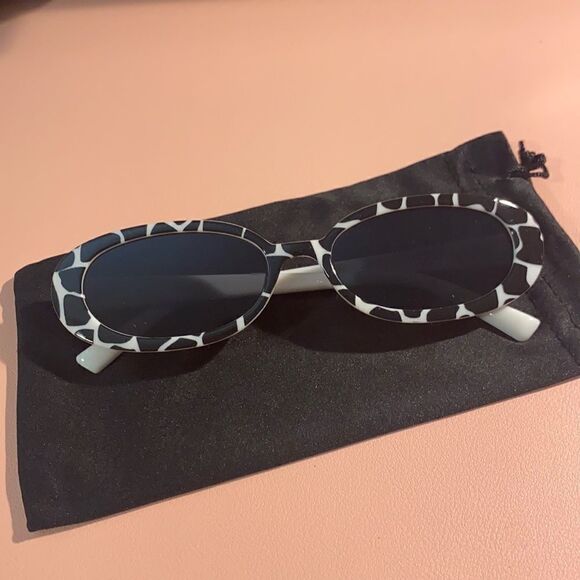 Oval Small Vintage animal print Tinted Lens - Picture 5 of 13
